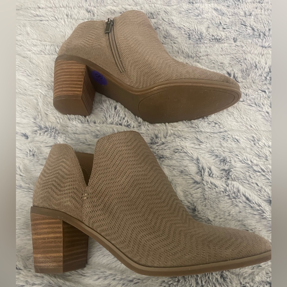 Lucky Brand Taupe Parnesa Suede Leather Ankle Sz 8.5 - Picture 5 of 7